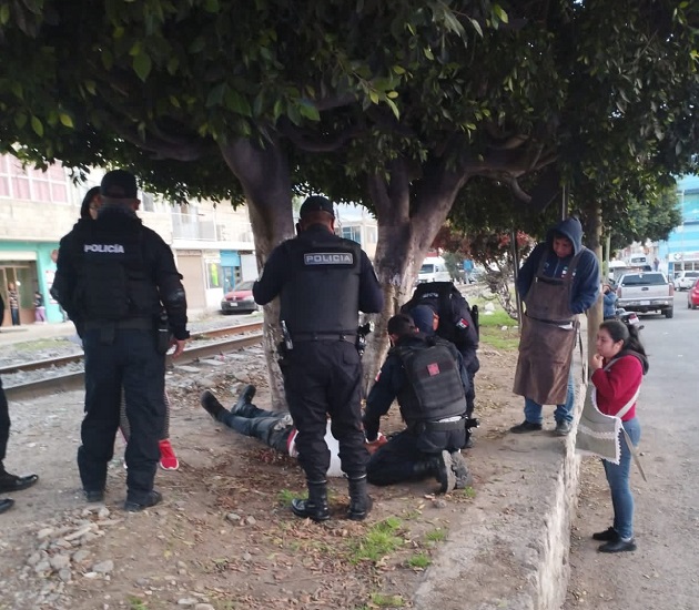 Atiende Grupo de Reacción a masculino lesionado por tren en Chiautempan