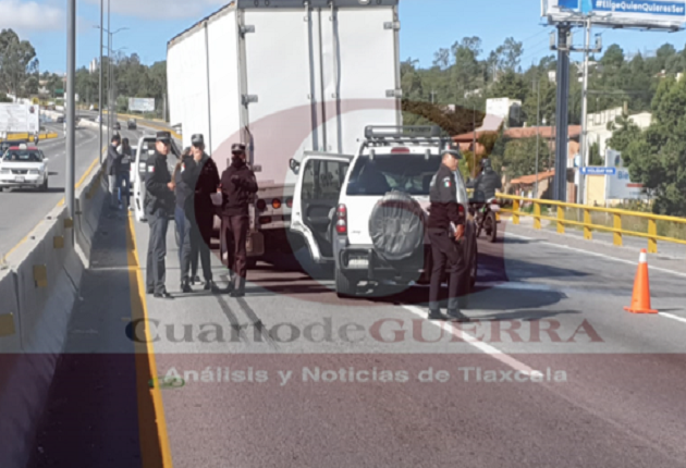 Por tratar de no atropellar a peregrinos, se registró choque múltiple en la Apizaco-Tlaxcala