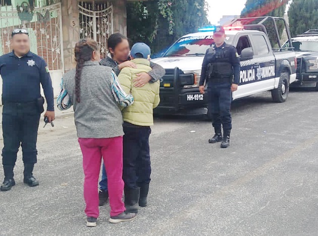 Reúnen autoridades de Huamantla a menor reportado como no localizable con sus familiares