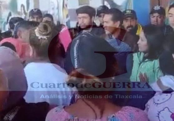 Vecinos de Sanctórum toman la presidencia municipal; exigen la renuncia de alcaldesa Berenice García