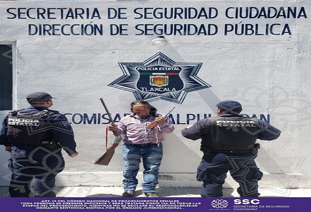 En Nanacamilpa, detienen a masculino con arma de fuego y objetos para agredir