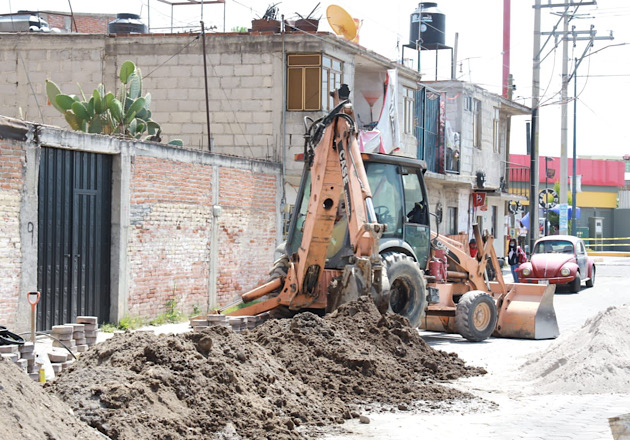 Inicia rehabilitación de drenaje sanitario en el barrio de Xaxala, en Chiautempan