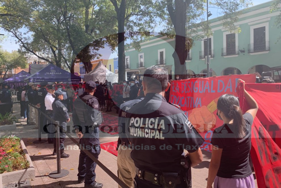 Por enésima vez, se manifiestan normalistas en la capital de Tlaxcala
