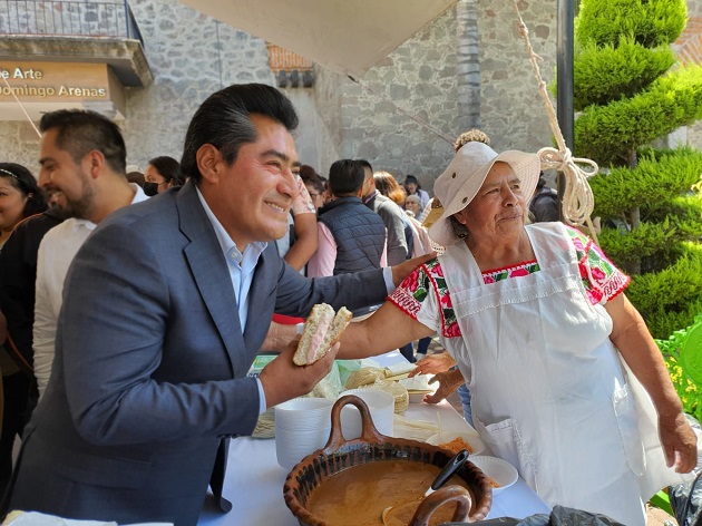 Realizan con éxito 3era feria en conmemoración del día del ‘Pan con Helado’, en Zacatelco