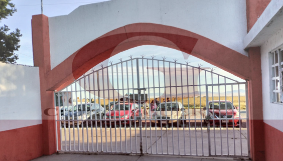 Por presunto acoso laboral y malos tratos, cierran la puerta a directora de la Técnica 5 de Nanacamilpa