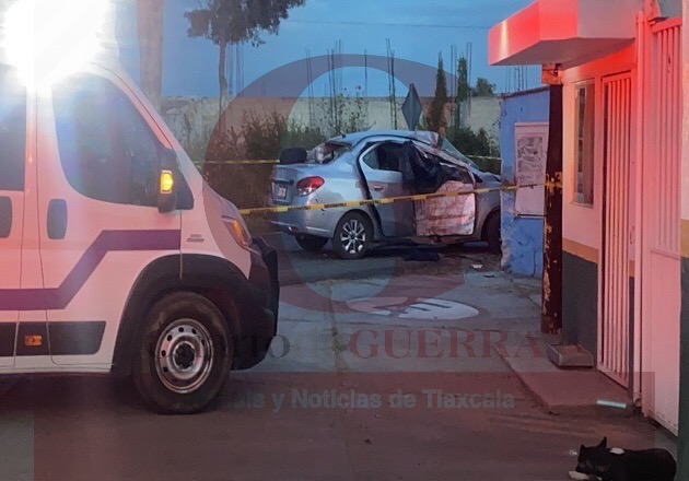 Muere una persona tras fuerte choque automovilístico, en Tetlatlahuca