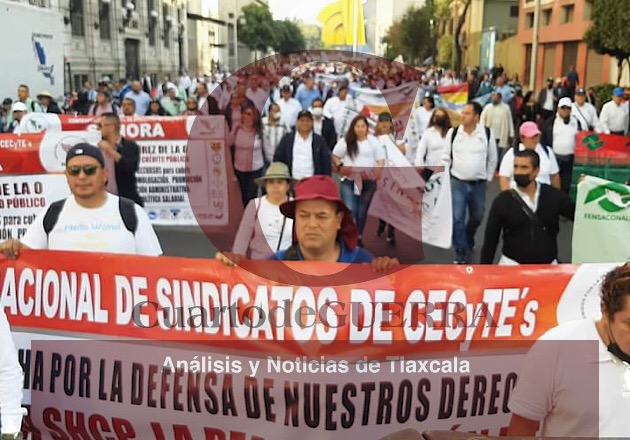 Marchan en Ciudad de México  trabajadores de CECyTE's-EMSaD