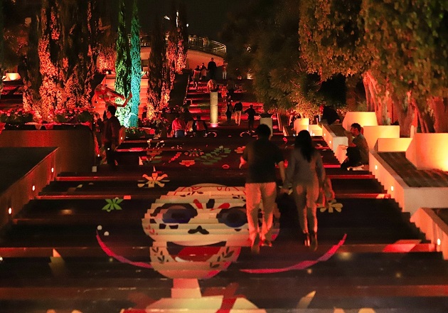 Encienden autoridades iluminación decorativa por Día de Muertos
