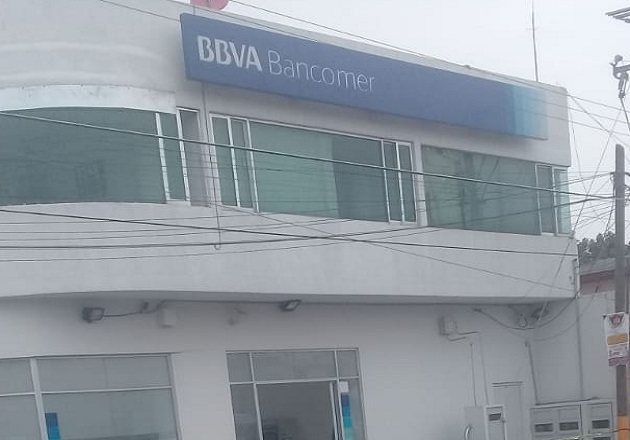 Le roban 50 mil pesos a cuentahabiente y la balean, en Panzacola, Papalotla