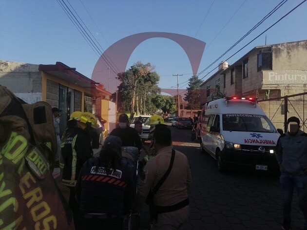 Trabajadores de la construcción reciben descarga eléctrica y resultan lesionados, en Amaxac
