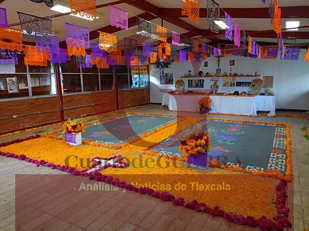 En Secundaria Técnica No. 9, de Tzompantepec, realizan ofrenda para fundador de la compañía Rosete Aranda
