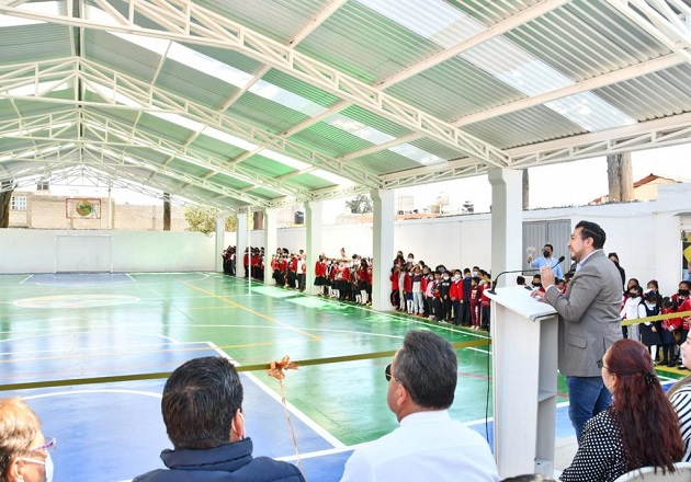 Entrega Salvador Santos Cedillo obras a favor de la población