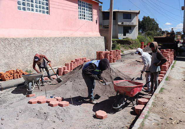 Invierte gobierno de Tzompantepec 678 mil pesos en obra de adoquinamiento en Ahuashuatepec