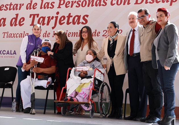 Por segundo día consecutivo, la gobernadora visita Chiautempan, esta vez para entregar ayudar sociales