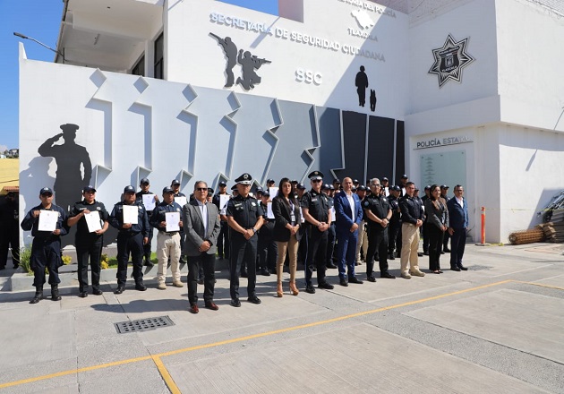 Entrega Secretaría de Seguridad Ciudadana elogios y certificados únicos policiales