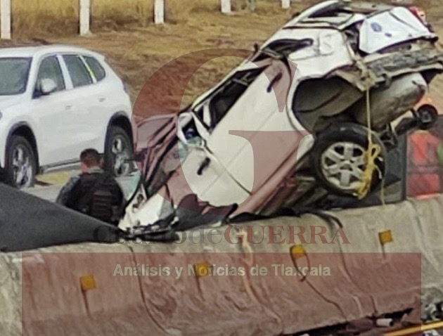 Muere un hombre al salir eyectado de su vehículo tras fuerte volcadura, en Hueyotlipan