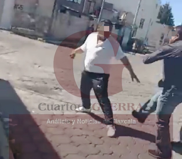 Director jurídico municipal de San Pablo del Monte golpea a presidente de comunidad de San Cosme