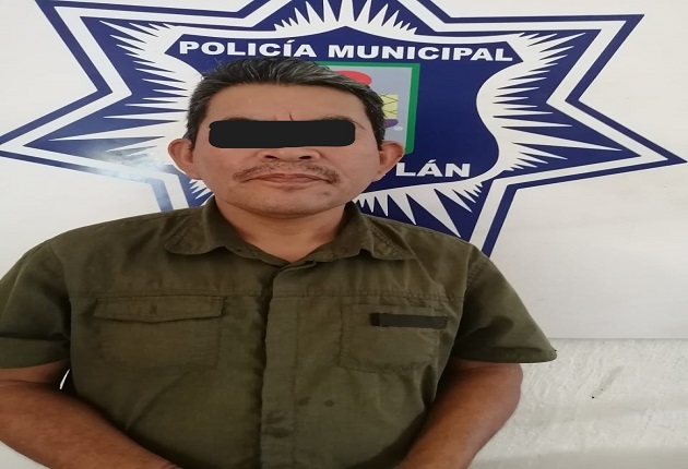 Policía de Apetatitlán asegura a dos presuntos responsables de robo a comercio