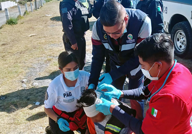 Auxilia Protección Civil de Huamantla a persona herida por un vehículo