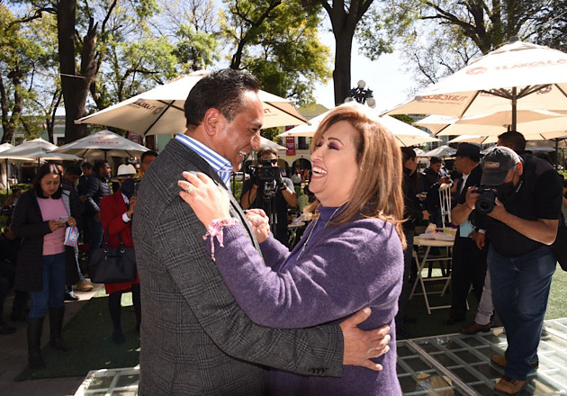 Con sus mejores pasos, la gobernadora Lorena Cuéllar y el alcalde de Tlaxcala, Jorge Corichi, reactivan los Viernes de Danzón