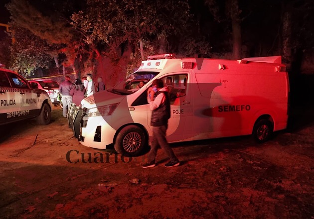 Mueren dos jóvenes al caer desde puente vehicular, en Teolocholco