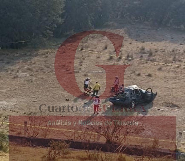 Tras volcadura en el Arco Norte, muere un hombre y otro resulta gravemente herido