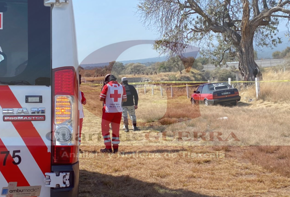Maniatado y con posibles huellas de violencia, ubican sin vida a masculino en un vehículo en Ixtenco