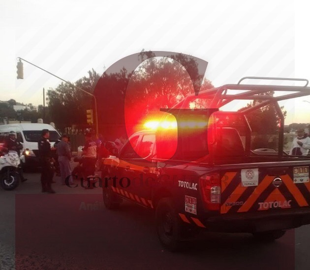 En patrulla trasladan a una mujer que fue atropellada en límites de Totolac y Tlaxcala