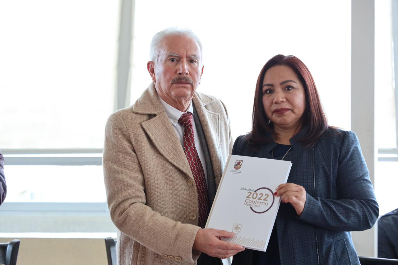 Entrega Presidente de Chiautempan Primer Informe de resultados a integrantes del Cabildo