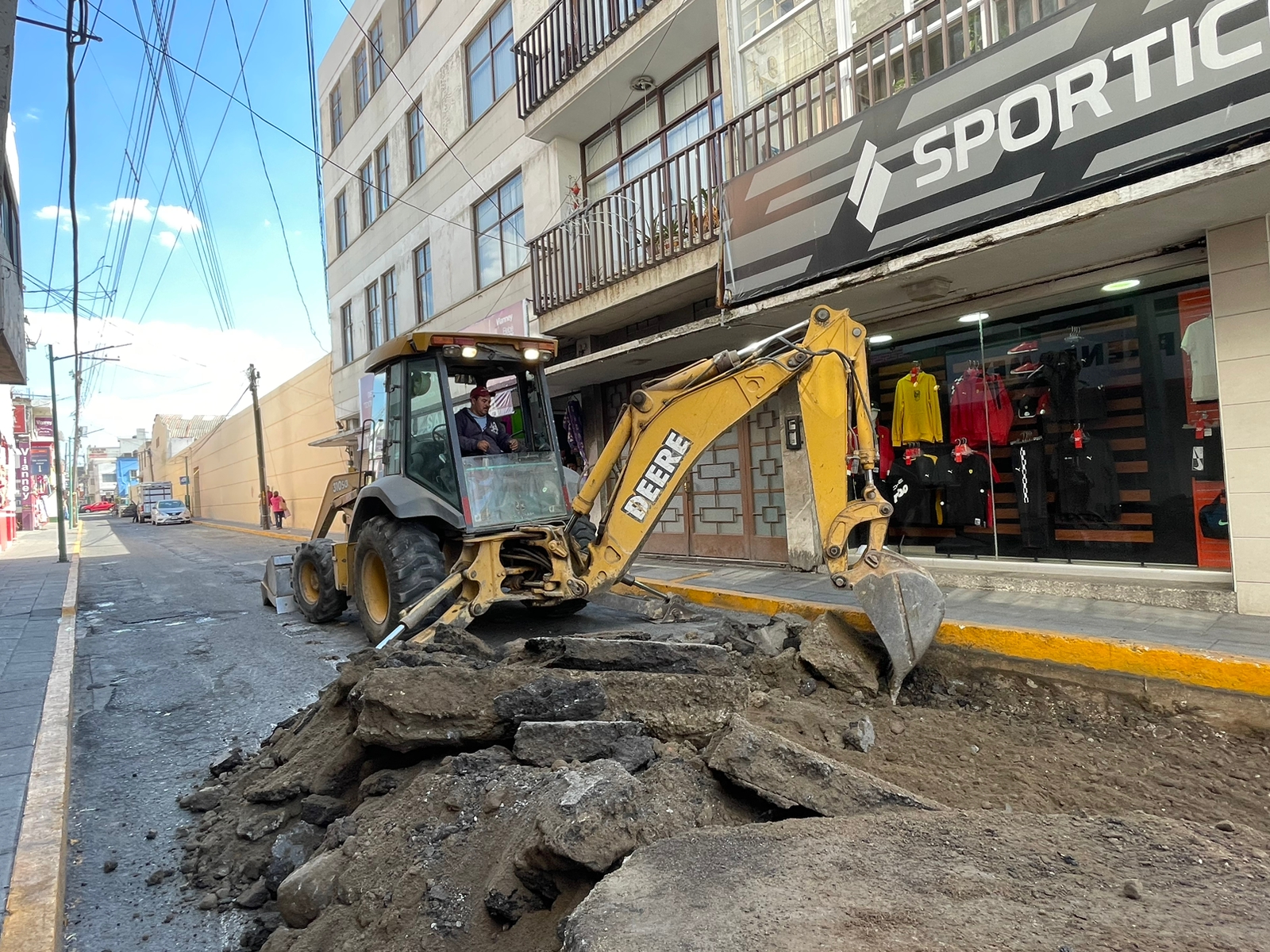 Arranca Ayuntamiento de Chiautempan obras de rehabilitación de calles con pavimento hidráulico y drenaje sanitario