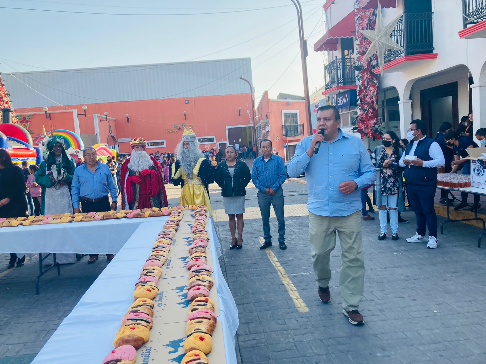 Con éxito, realizan en #Papalotla la tradicional partida de la Rosca de Reyes