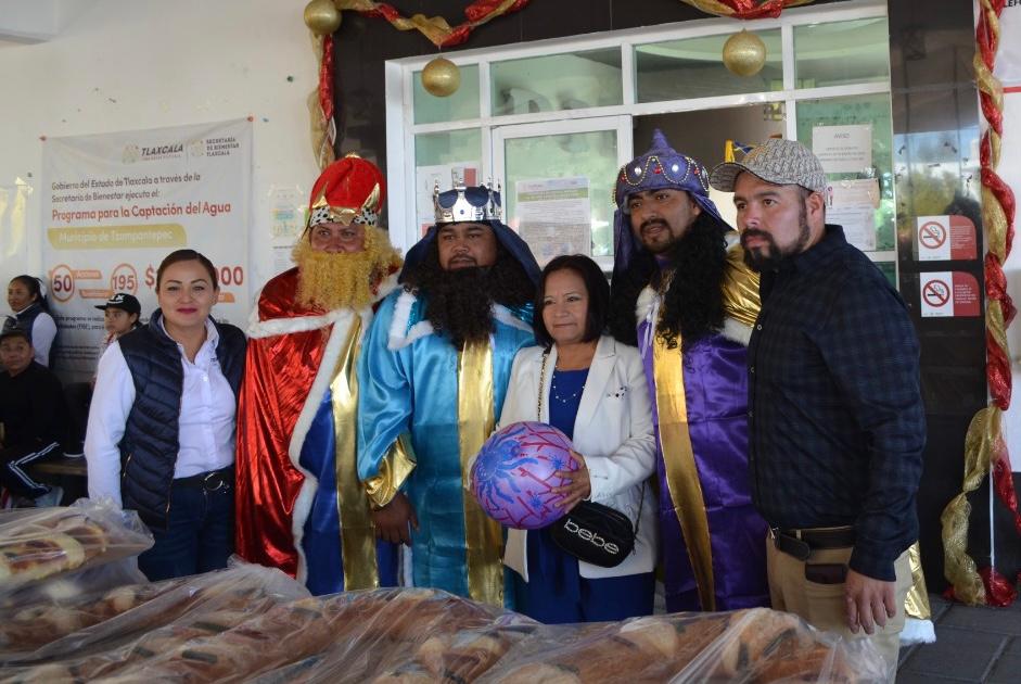 Celebran en grande el Día de Reyes en Tzompantepec