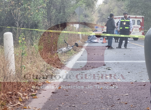 Jardinero a bordo de su bicicleta muere atropellado, en Tecuexcomac, Ixtacuixtla