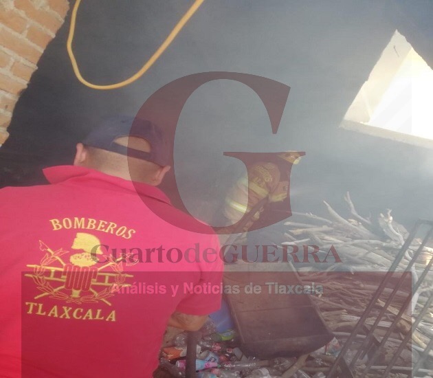 En Xipetzinco, Hueyotlipan, arden pacas de zacate en domicilio de un octogenario