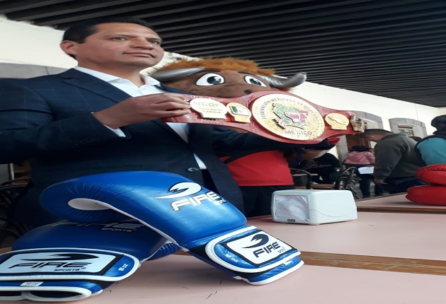 Presenta Luis Antonio Herrera cinturón emblemático de boxeo