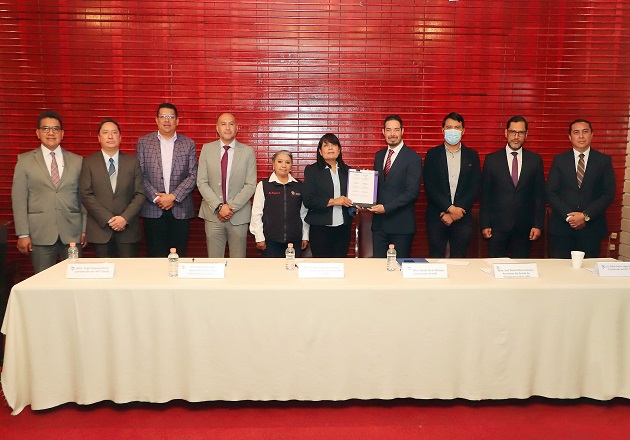 Fue sede UATx de la instalación de red local de acceso a la información