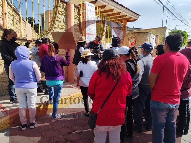 Con protesta, exigen pobladores de Xicohtzinco mejorar suministro de agua potable