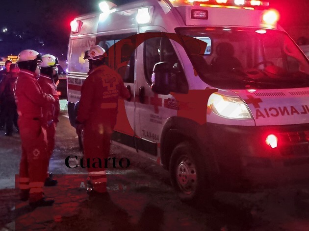 Mujer cae desde un puente peatonal en la zona del Trébol