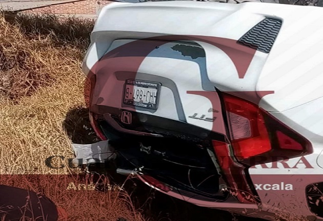 Vuelca vehículo en la carretera Tlaxco-Apan