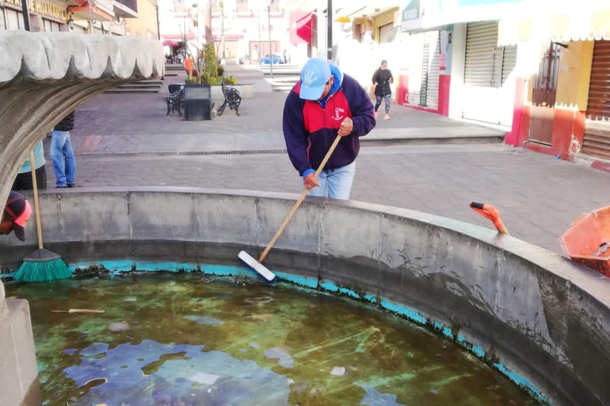 Realiza Ayuntamiento de Huamantla labores de mantenimiento en el andador San Luis