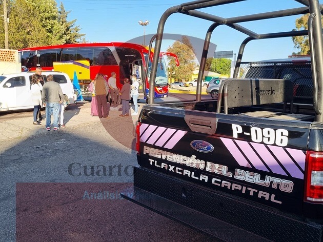 Pasajeros de Tlaxcala a bordo de autobús de empresa Exal es asaltado en Río Frío; acusan a chofer de cómplice