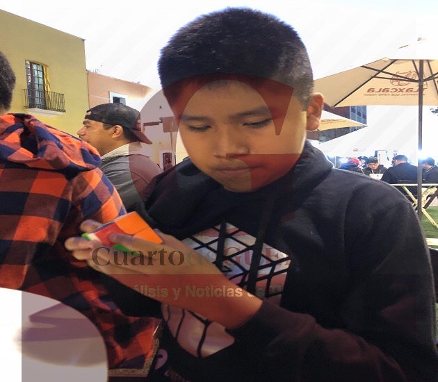Ernesto, un joven speedcuber, ejemplo de resiliencia y perseverancia
