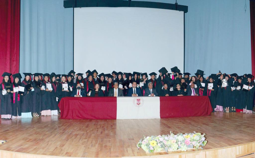 Culminaron estudios en la UATx profesionales de la educación