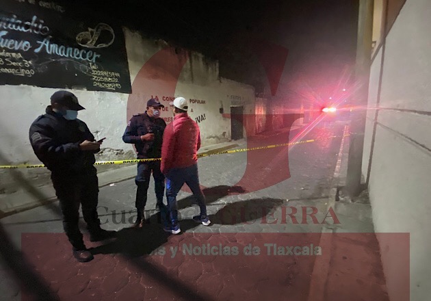 Hombre abandona el cadáver de una mujer a bordo de una carretilla y tapada con zacate, en Tenancingo