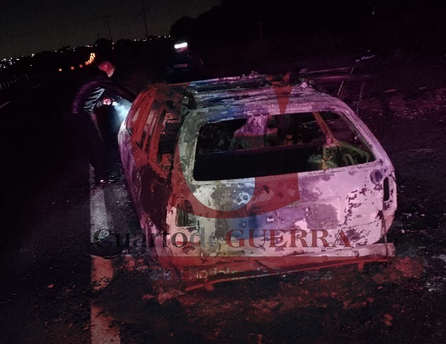 En Tenancingo, arde en llamas un vehículo