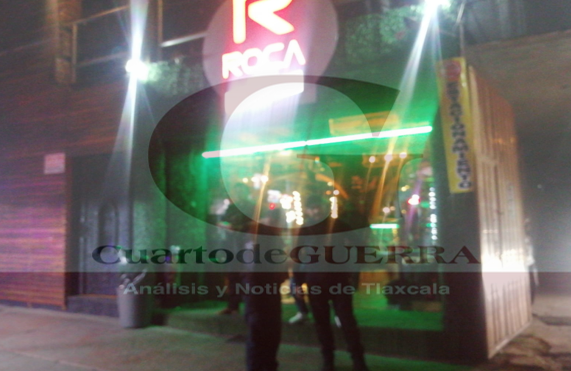 Navajean a dos jóvenes en bar de Tlaxcala