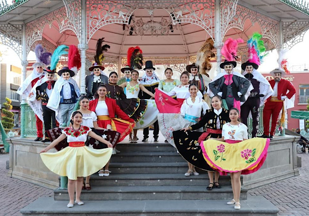 Integra Comisión de Carnaval de Chiautempan a jurado para concurso de camadas