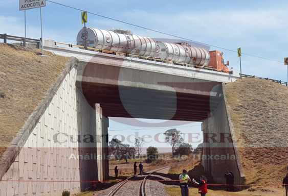 Hallan muerto a un hombre al lado de las vías del tren, en Tocatlán