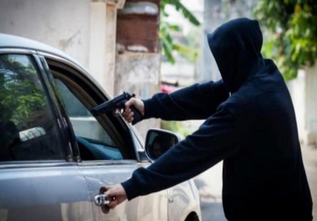Le roban su automóvil y luego lo abandonan en las faldas de la Malinche