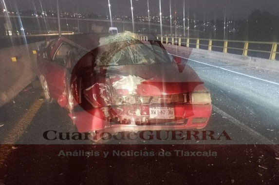 Sobrevive a aparatoso choque, en la Apizaco-Tlaxcala